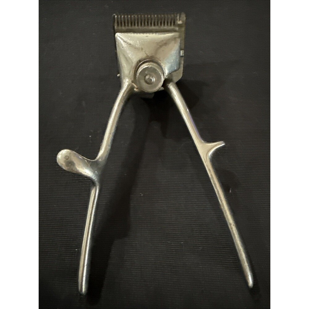Vintage Nickel Crome Dandy 00 Hair Clippers.
